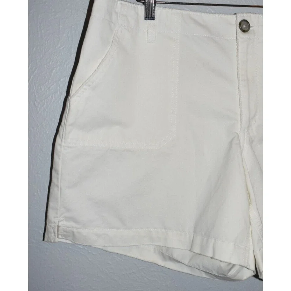 Old Navy Women 16 Shorts LOW‎ WAIST whiskered White Flat Front 5 1/2